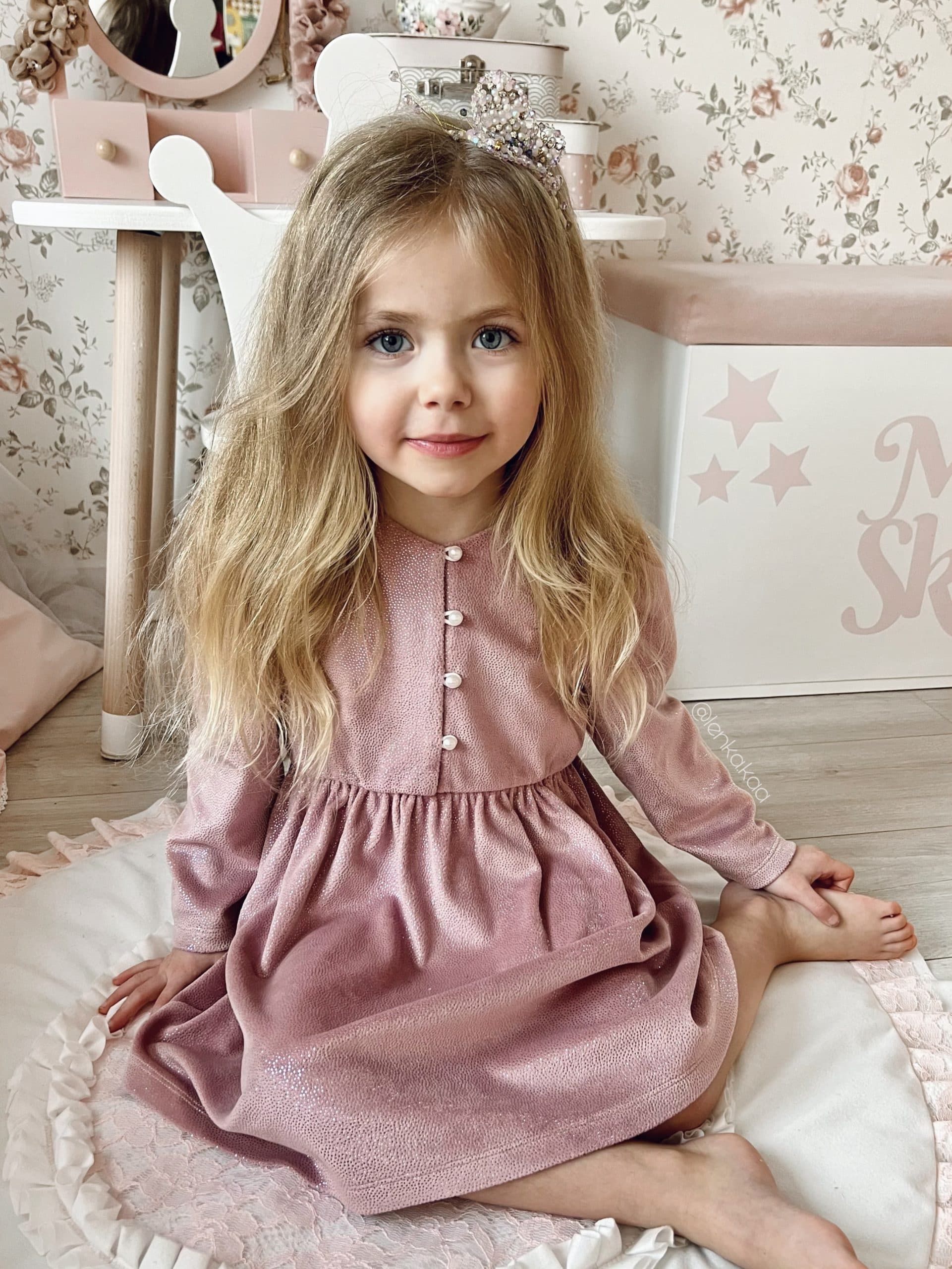 Sukienka mieniąca się złotem CHARM DIRTY PINK